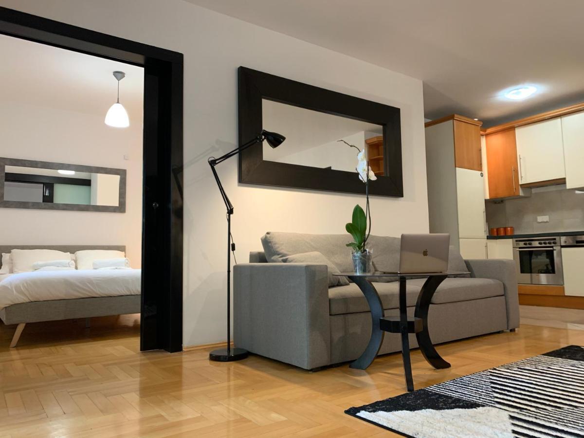 Modern 1br Flat In Heart Of With Parking Appartement Warschau