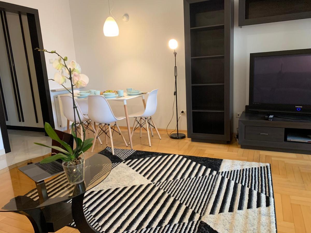 Modern 1br Flat In Heart Of With Parking Warsaw