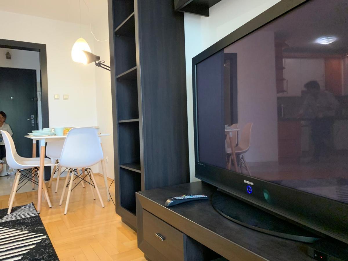 Butas Modern 1br Flat In Heart Of With Parking