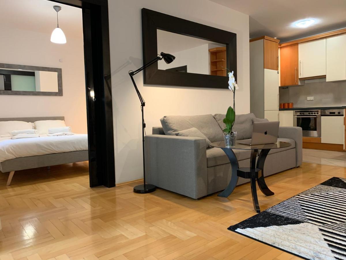 Modern 1br Flat In Heart Of With Parking Appartement
