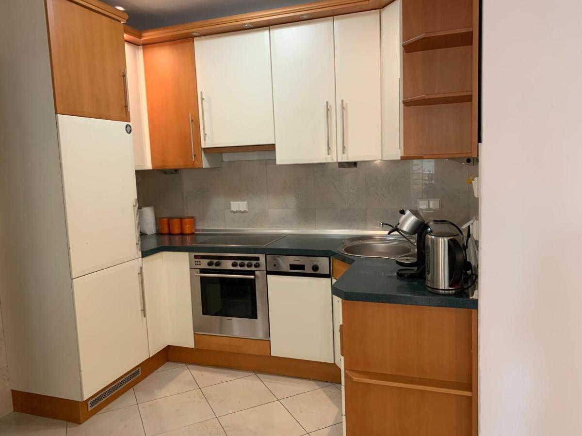 Modern 1br Flat In Heart Of With Parking Appartement