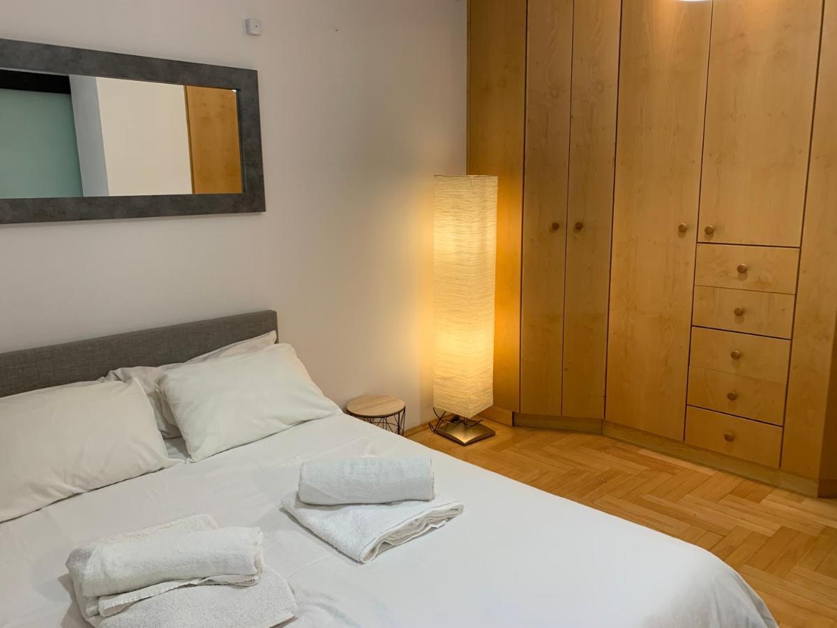 Modern 1br Flat In Heart Of With Parking Appartement Warschau