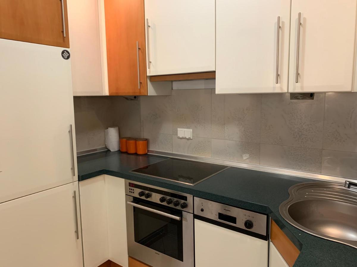Modern 1br Flat In Heart Of With Parking Appartement