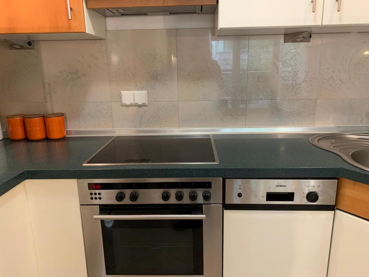 Modern 1br Flat In Heart Of With Parking Appartement