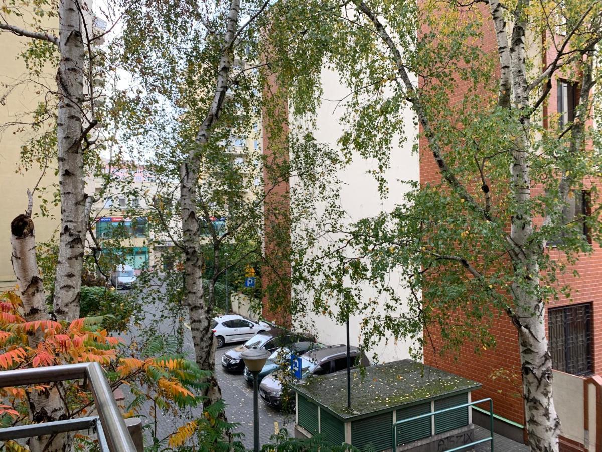Modern 1br Flat In Heart Of With Parking Appartement Warschau